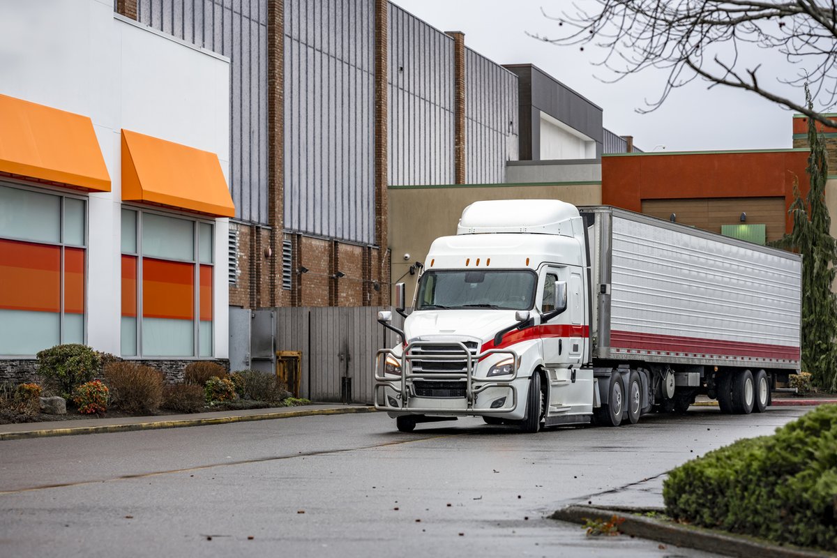 HRFoodSafe's tweet photo. #FlowOfFood Review: operations are always busy, but never too busy to ignore proper receiving protocol! Make sure to schedule deliveries when you have staff on hand to assist: products can't sit in the danger zone or come in at the wrong temperature!  #servsafe #foodsafety https://t.co/2ssVRCOHbA