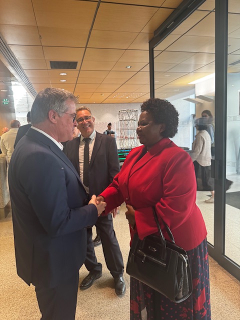 AmbassadeF's tweet photo. Ce mercredi 08 avril 2026, S.E.Mme Spès Caritas NJEBARIKANUYE, Ambassadeur du Burundi en France a rencontré Monsieur  Bertrand SORRE, Député de la Manche (2è circonscription) et Président du Groupe d’Amitié France – BURUNDI à l’Assemblée Nationale française.
Leurs échanges ont porté sur les possibilités d’une coopération décentralisée entre les deux parlements. @MAEBurundi @NtareHouse