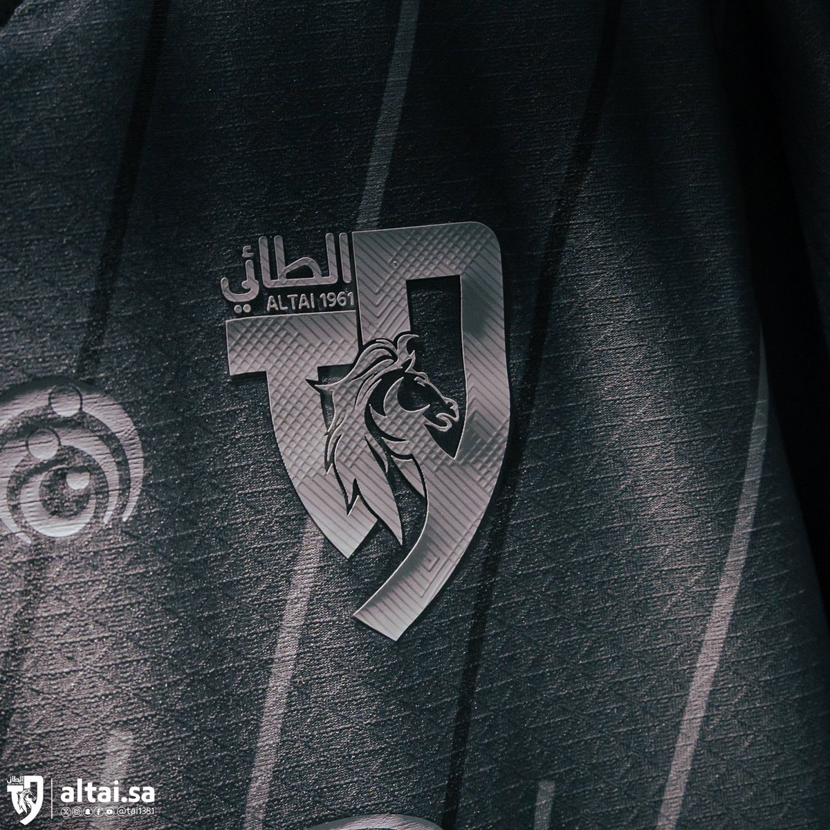 أهـواك ماهي مواويلٍ بها أترنم 🩶