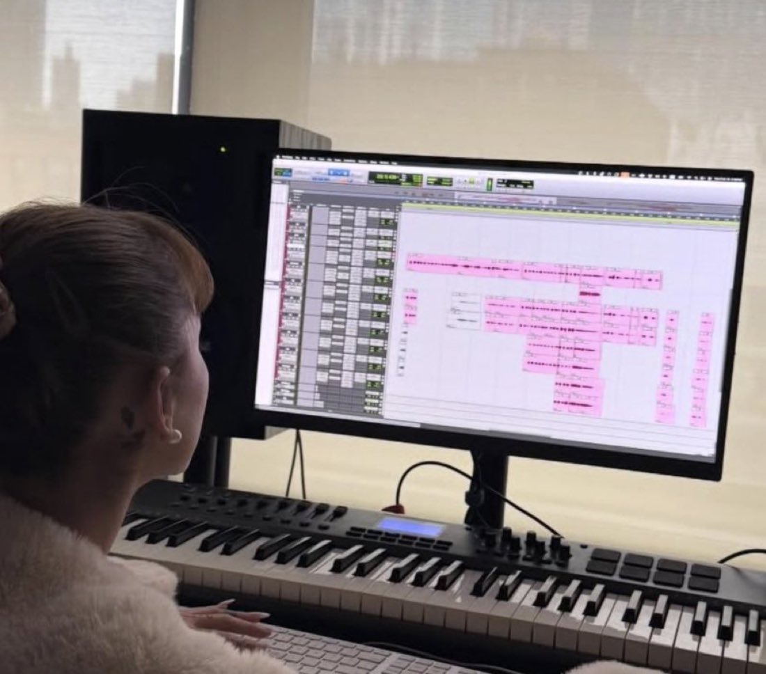 elizabeth 𖦹˚⋆ tweet media