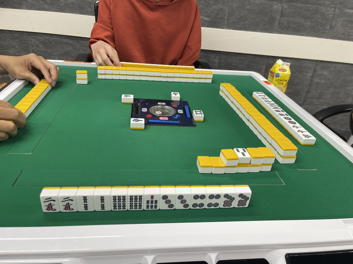 bako_bodoge's tweet photo. 親でWリーチしたら南家にWリーチで追いかけられ、北家が即南家に放銃ヾ(⌒ﾉ'ω')ﾉｽﾞｺｯ

せめて積もらせろよww https://t.co/4EnyDzAP4w