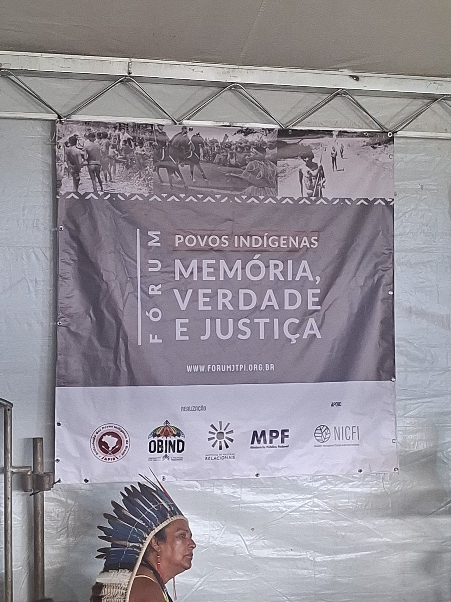 EmbEspBrasil's tweet image. A Embaixadora participou no encontro de lideranças indígenas com Embaixadas organizada pela @ApibOficial no #ATL , a maior mobilizaçao indígena no Brasil desde 2004.