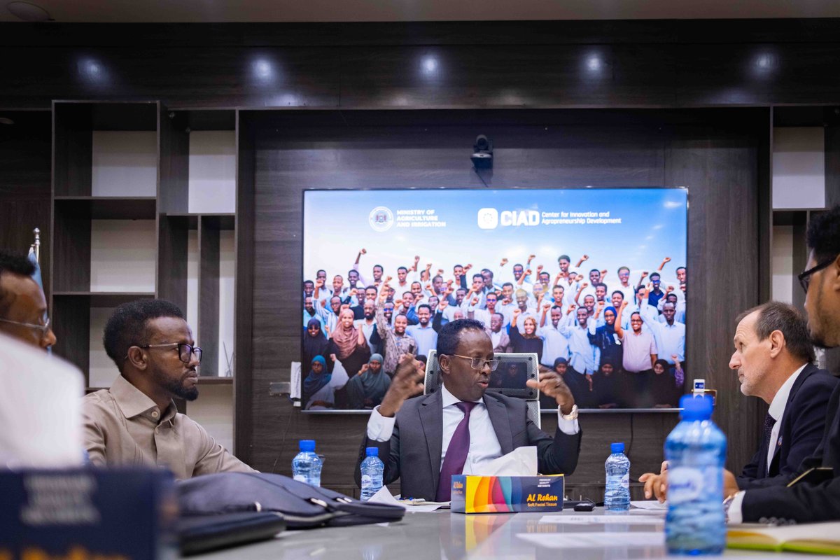 FAOSomalia's tweet image. #FAOSomalia handed over #ICT equipment and office furniture to the Centre for Innovation and Agropreneurship Development (CIAD) at the Ministry of Agriculture and Irrigation, supporting innovation and agropreneurship for #BetterProduction in Somalia.
