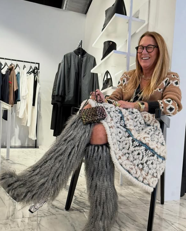 thabisomohapii's tweet photo. Lori Hirshleifer wearing chanel fw2010 yeti fur boots https://t.co/8DXJq3bHSo