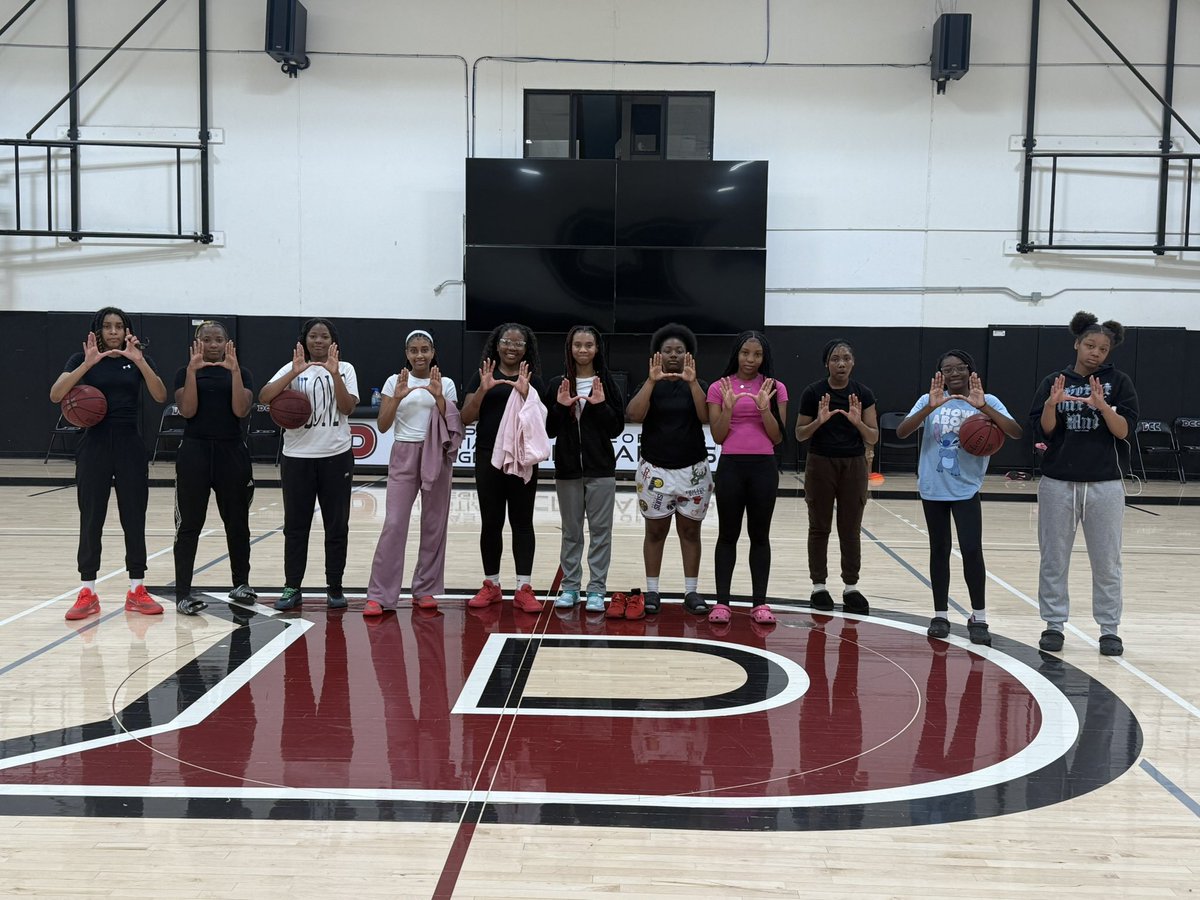 Our United Arkansas Basketball girls putting in that WORK at Dallas Christian College 💪🏽🏀

No shortcuts. No excuses. Just reps, discipline, and growth.

We’re not just practicing…
We’re preparing for the next level. 🔥

#UnitedArkansas #GirlsBasketball #TunnelVision
