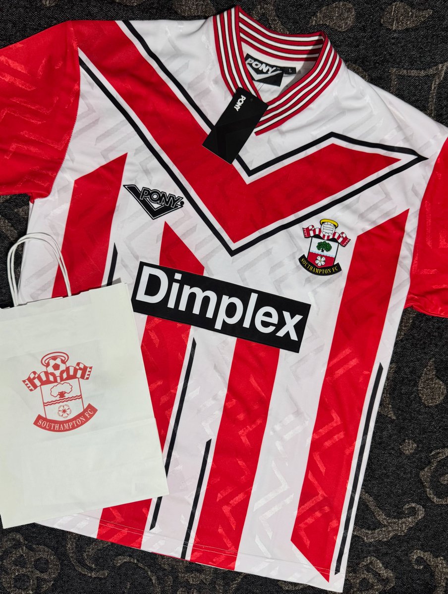 Gaz_SFC's tweet photo. This was the @SouthamptonFC kit worn when I went to my first ever Premiership game back in the 90's at The Dell and seeing my first @mattletiss7 goal live and in person in a 2-2 draw with Man City so this was an essential purchase today!
#SaintsFC https://t.co/Edqy4GUPt9