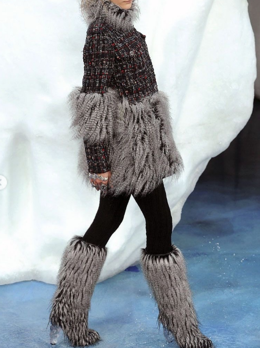 thabisomohapii's tweet photo. Lori Hirshleifer wearing chanel fw2010 yeti fur boots https://t.co/8DXJq3bHSo