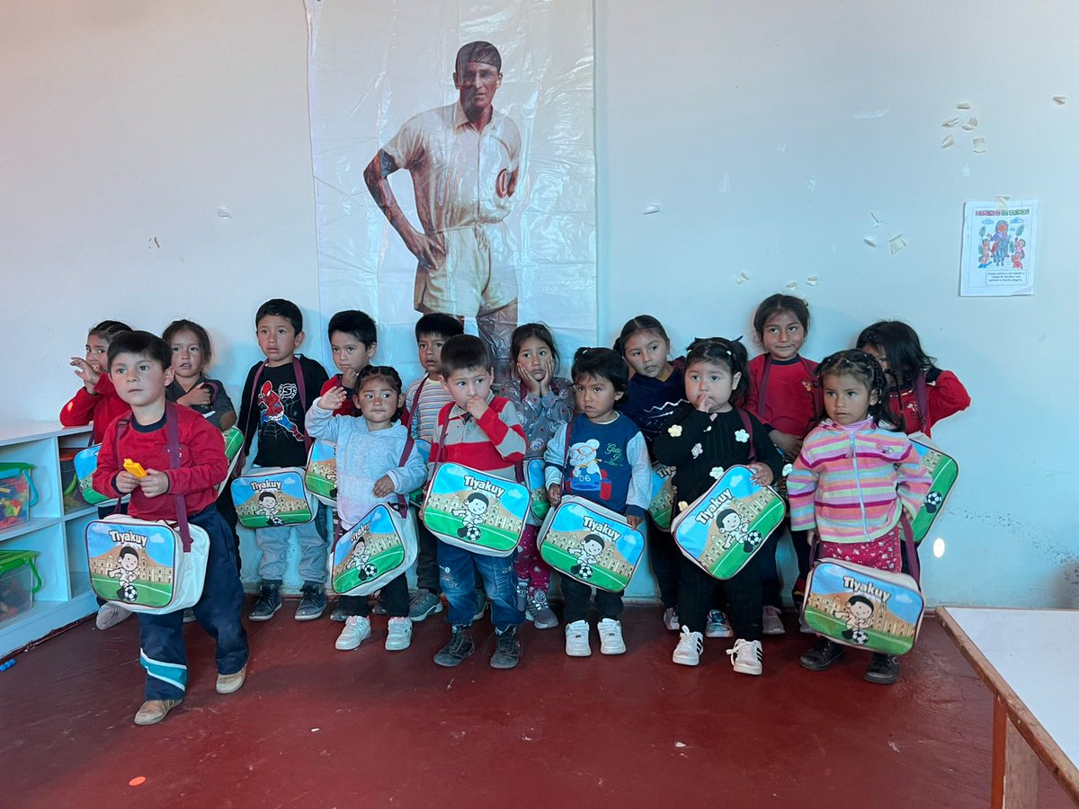 Sunqucrema's tweet photo. Agradecemos a todas las personas que se sumaron al difícil inicio de este largo viaje a la región #11 Arequipa🇵🇪
PRONOEI Tres Balcones y PRONOEI Bella Esperanza fueron lo primeros 🎒 https://t.co/onn5Gm9mwu