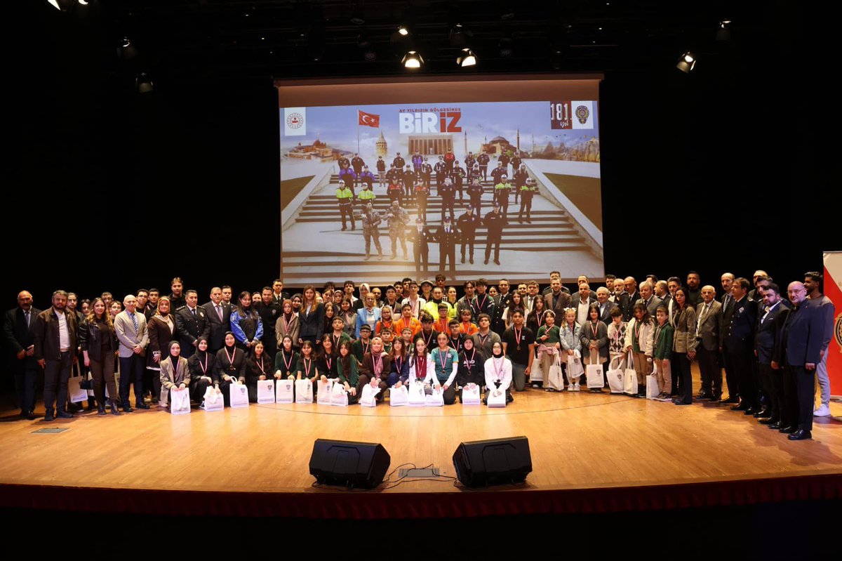 DevaSultanbeyli's tweet photo. Türk Polis Teşkilatımızın 181. kuruluş yıl dönümü münasebetiyle, Emniyet Müdürlüğümüz tarafından düzenlenen programa ilçe başkanımız Sn.Selçuk Ballıkaya katılım sağladı.

Sultanbeyli’mizin ve ülkemizin huzuru için özveriyle çalışan tüm polis teşkilatımızı kutluyoruz. https://t.co/DzmXmFfnwp