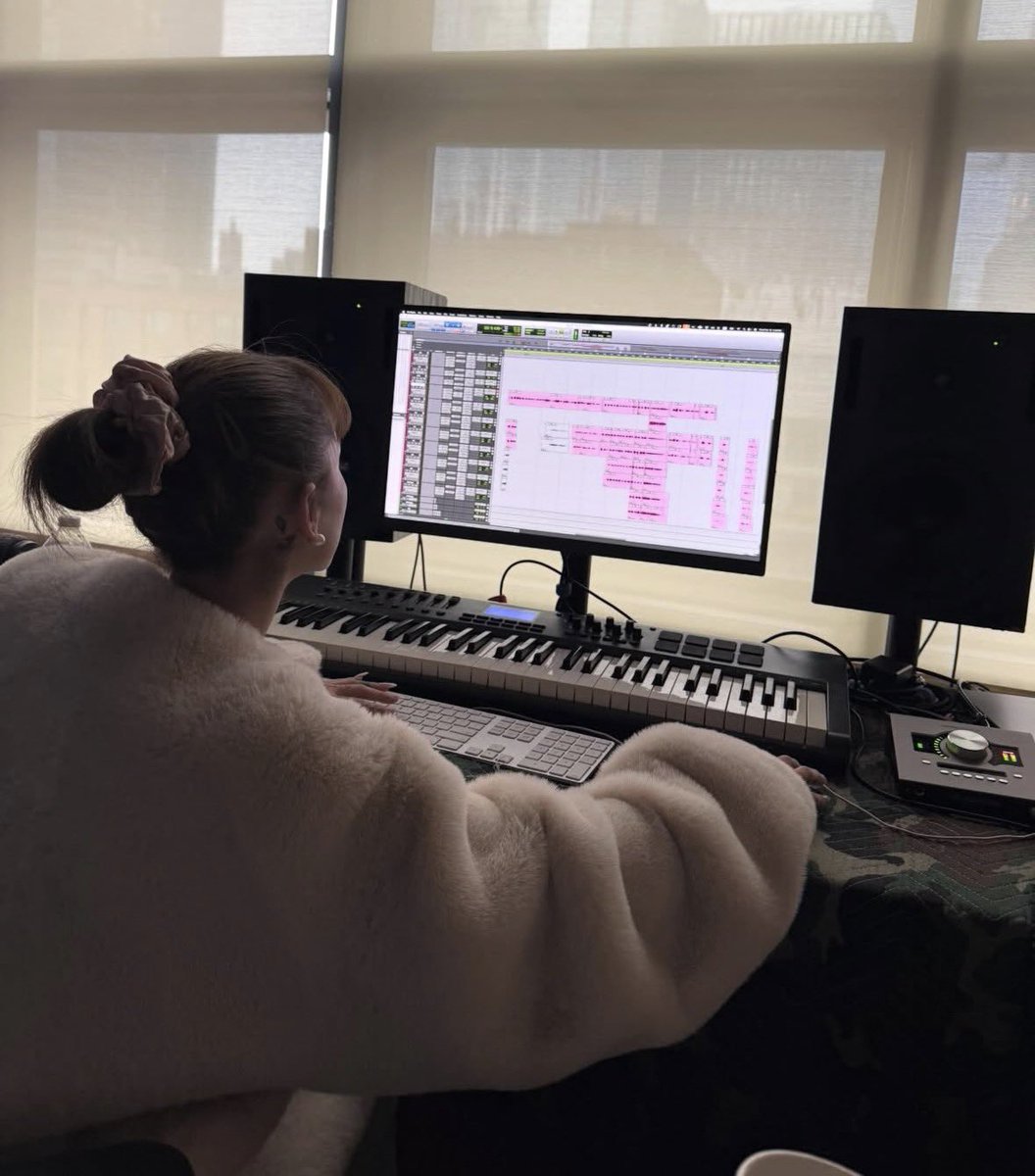 matthew IS SEEING ARIANA tweet media