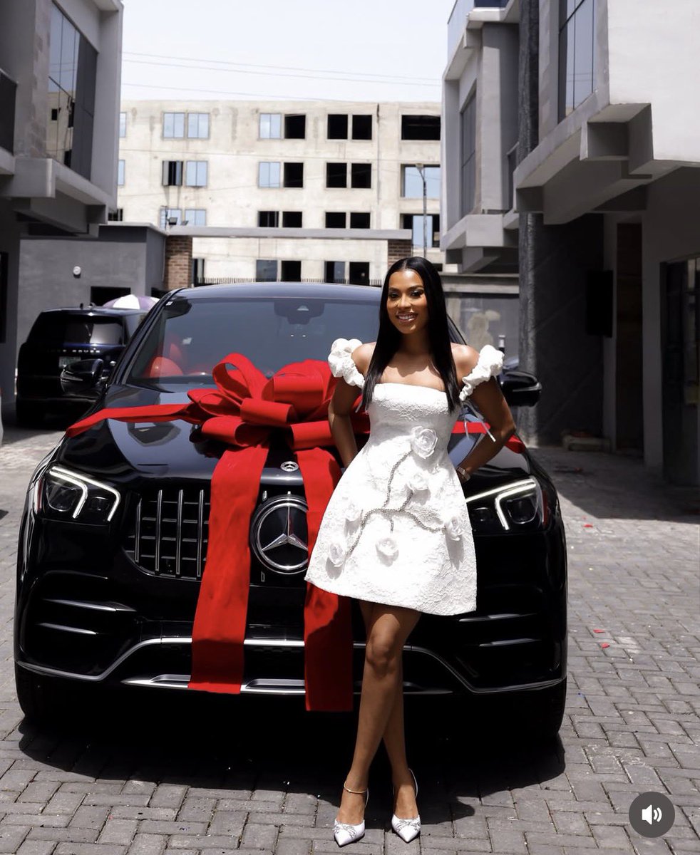 deyola_a's tweet photo. Ex BBN housemate,Nini got a new car https://t.co/8CJcXVIVBN