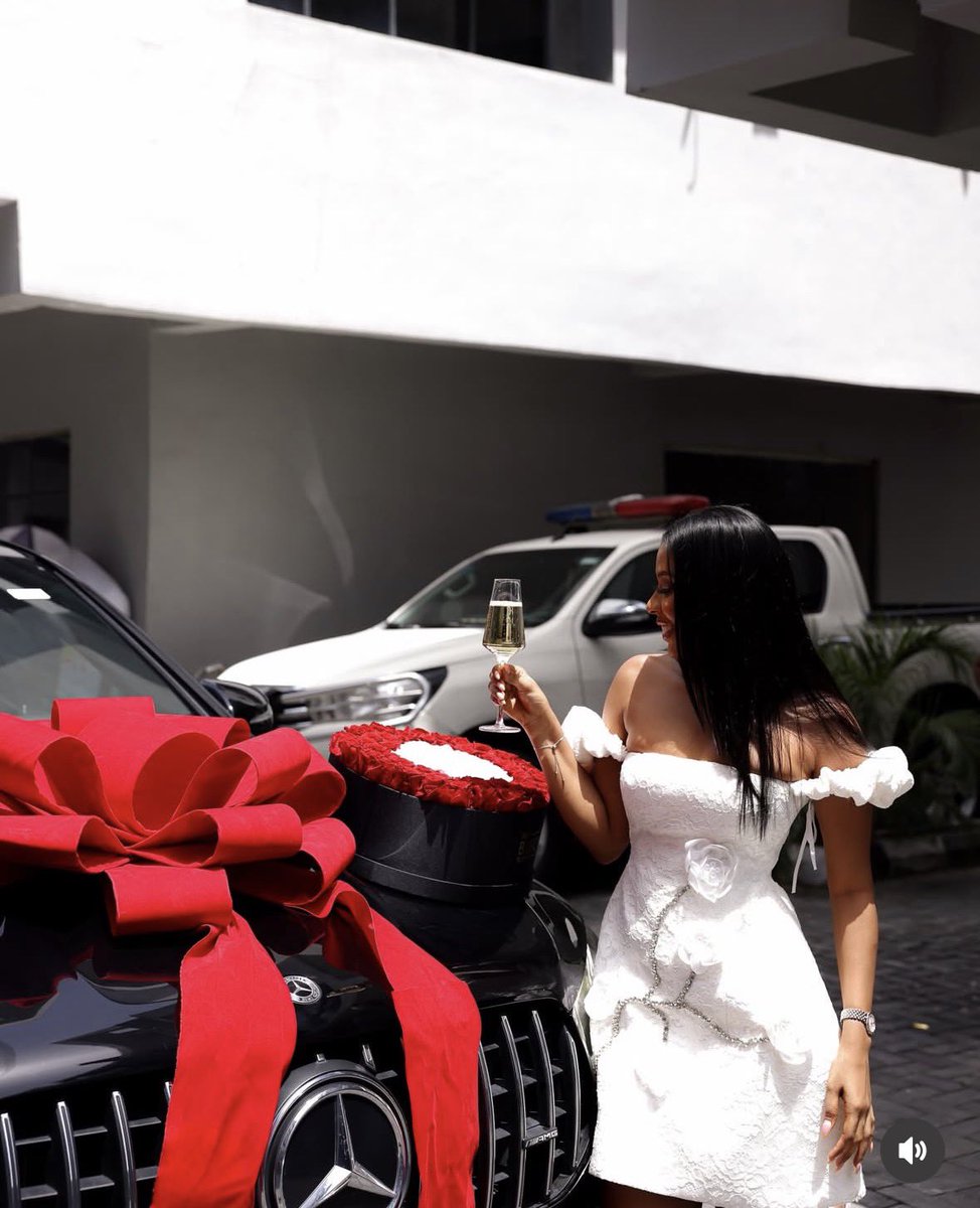 deyola_a's tweet photo. Ex BBN housemate,Nini got a new car https://t.co/8CJcXVIVBN