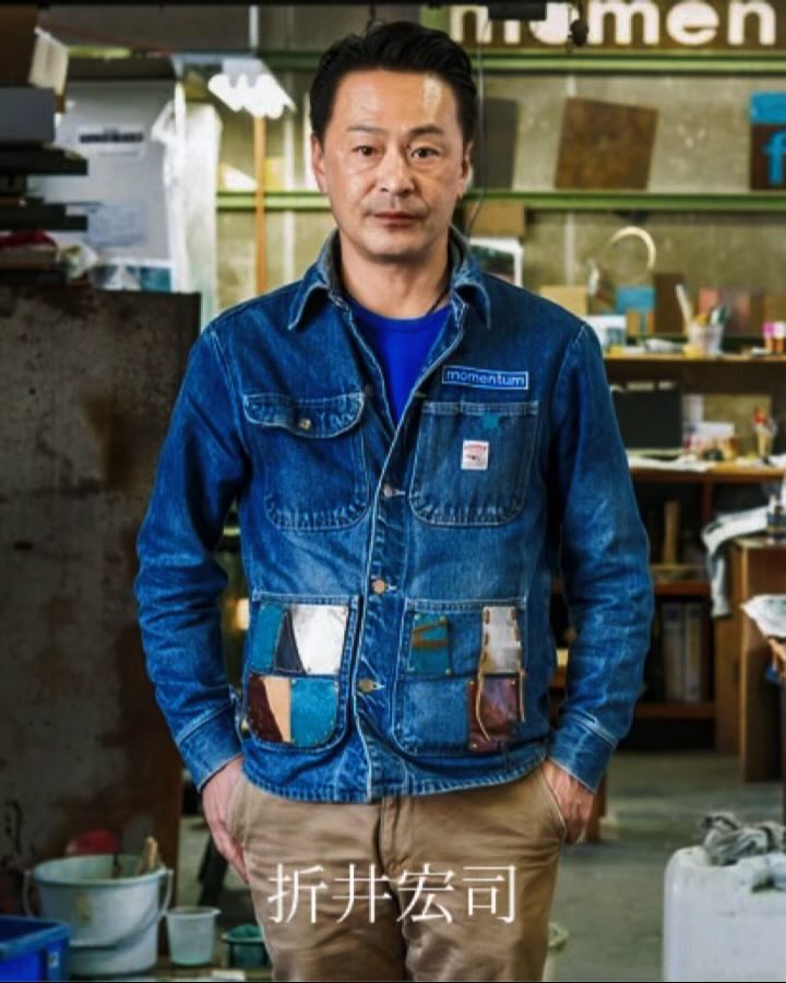 色は、塗るものではなく、生まれるもの。
高岡の銅器に、“着色”という新しい表現を加えた職人。火と水、そして時間。わずかな条件の違いで、金属はまったく異なる表情を見せる。同じ色は、二度と生まれない。それは、素材と向き合い続けた者だけが辿り着く、偶然と必然のあいだの美しさ。#折井 #高岡