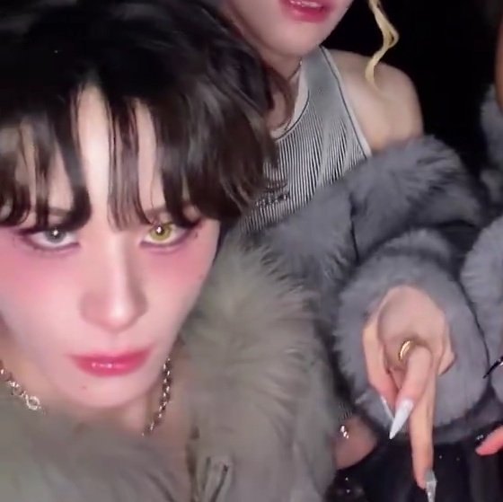 haru from this high angle is so 🥹🤏