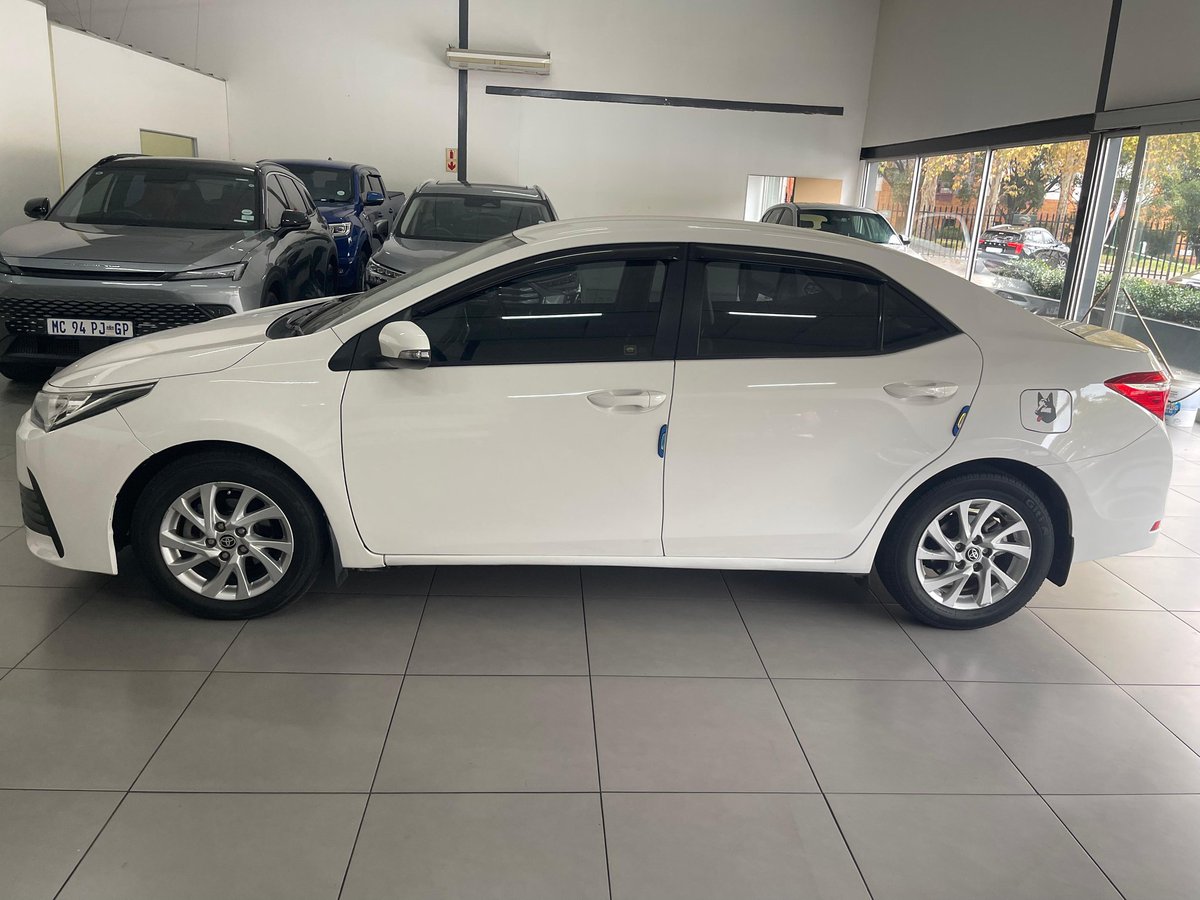 REALHAZEL_CAR's tweet photo. 2022 Toyota Corolla Prestige 1.8

Mileage:71000km
Transmission:Manual 
Fuel:Petrol 
Color:White 
Body Type:Sedan 
Extras:Leather seats, Keyless 

Cash Price R240 000

Installment Est R4 800pm

Call or WhatsApp 068 442 3162

 WhatsApp only 076 934 9110 https://t.co/5pUyIaT0My