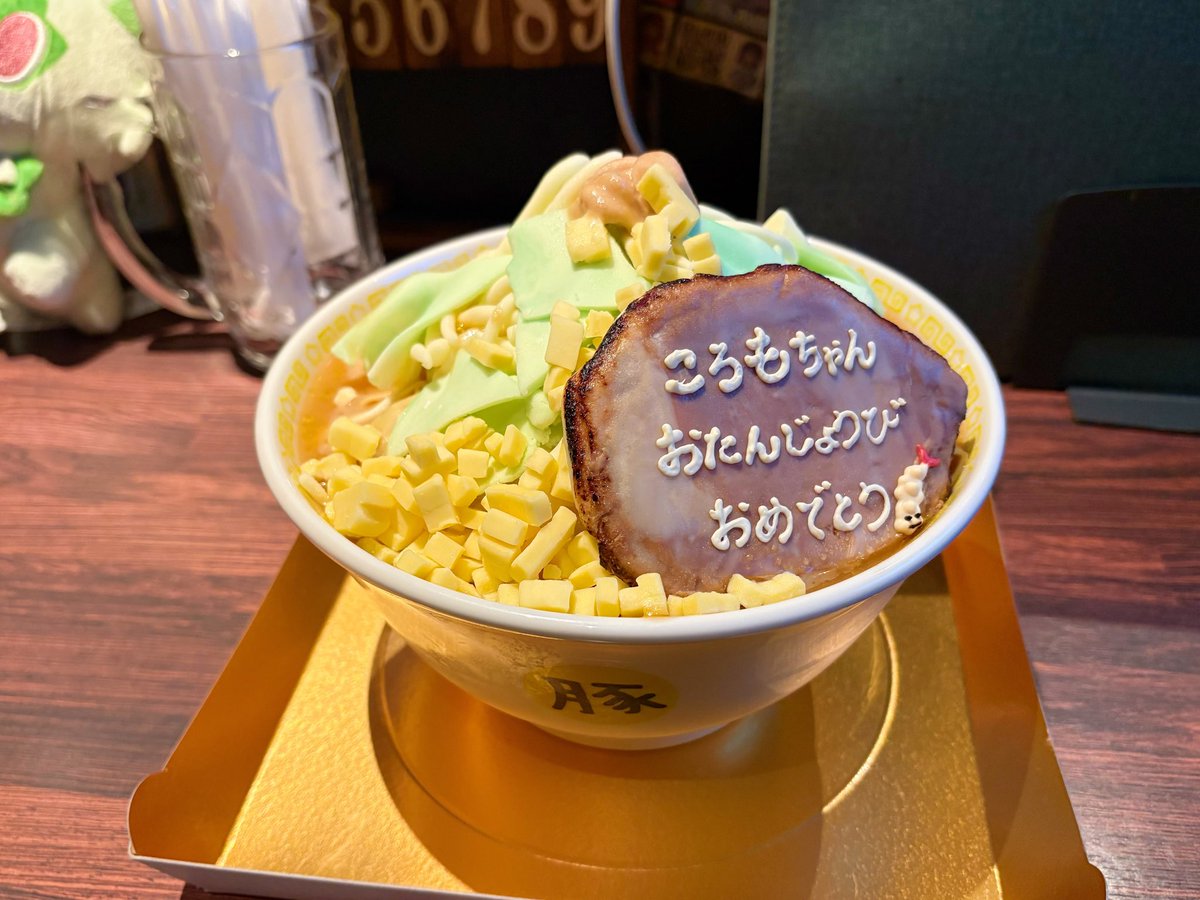 ころも tweet media