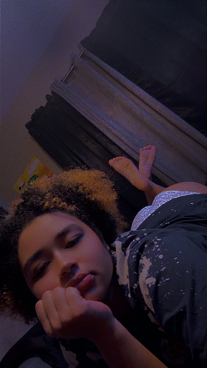 send2honeyy's tweet photo. Triggered by cheeks, relapsing for soles . 🥵😈 . Start your day off properly by sending for permission to sniff and lick your screen. 

Feet foot toes findom femdom walletdrain fetish kink domme https://t.co/9ZahOsD2oG