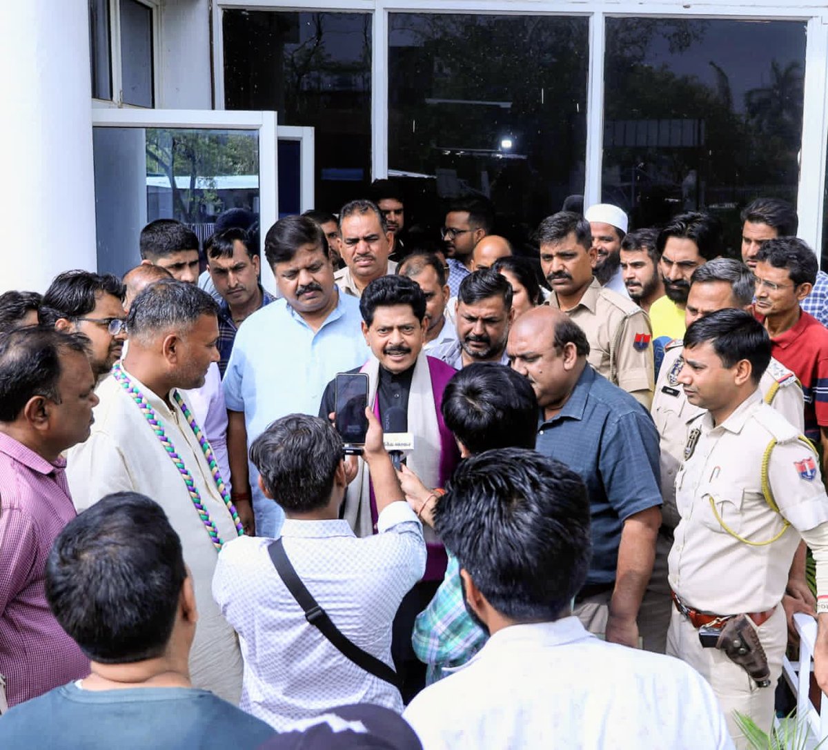 news21national's tweet image. जयपुर में निजी स्कूल बंद, विधायक ने दी सख्त चेतावनी

#Jaipur #SchoolClosure #EducationAlert #VidhayakAction #ParentsConcern #CBSECoordination #LatestNews #NewsUpdate #HindiNews #IndiaNews #News21 #News21National