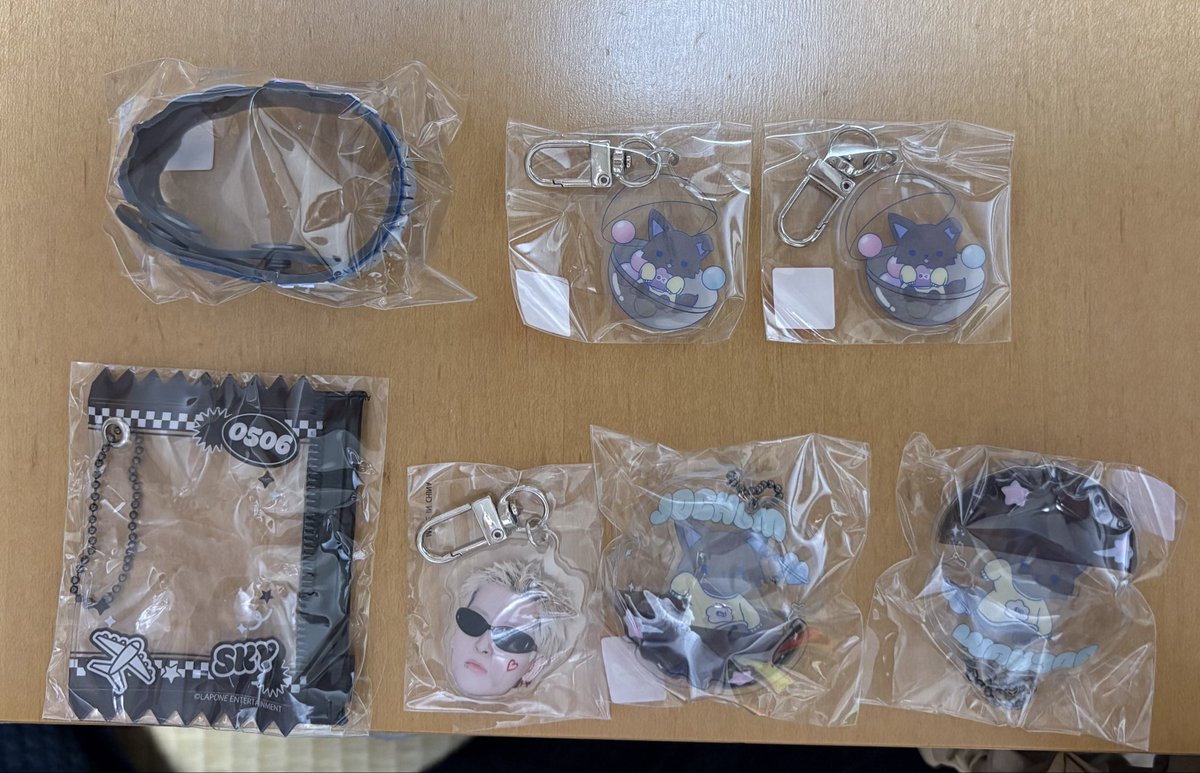 LinapisY's tweet photo. JO1 JO1DER SHOW 2026 EIEN 永縁
グッズ 交換　カプセルトイ

【譲】
画像のもの　木全　金城　豆原

【求】
佐藤　川尻　白岩　(異種検討)
ヘアピンのみ與那城

複数交換も可能です
明日(4/9)ドームにて交換希望です
お気軽にお声掛けください🙇🏼‍♀️
#JO1交換 https://t.co/T1NWgsYqBp