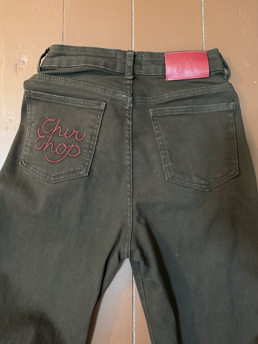 gurlamiwant's tweet photo. พร้อมส่ง wts 🦋✨chuuchop

♡ กางเกงยีนส์สีน้ำตาล rocky road jeans ไซส์ S 
♡ 380฿ ราคารวมส่ง

#ตลาดนัดsanrio #ส่งต่อเสื้อผ้ามือสอง #ส่งต่อcintage #ส่งต่อchuuchop #ส่งต่อstylist #ส่งต่อเสื้อผ้ามือ2 #chuuchop https://t.co/M8n4mVfvXS