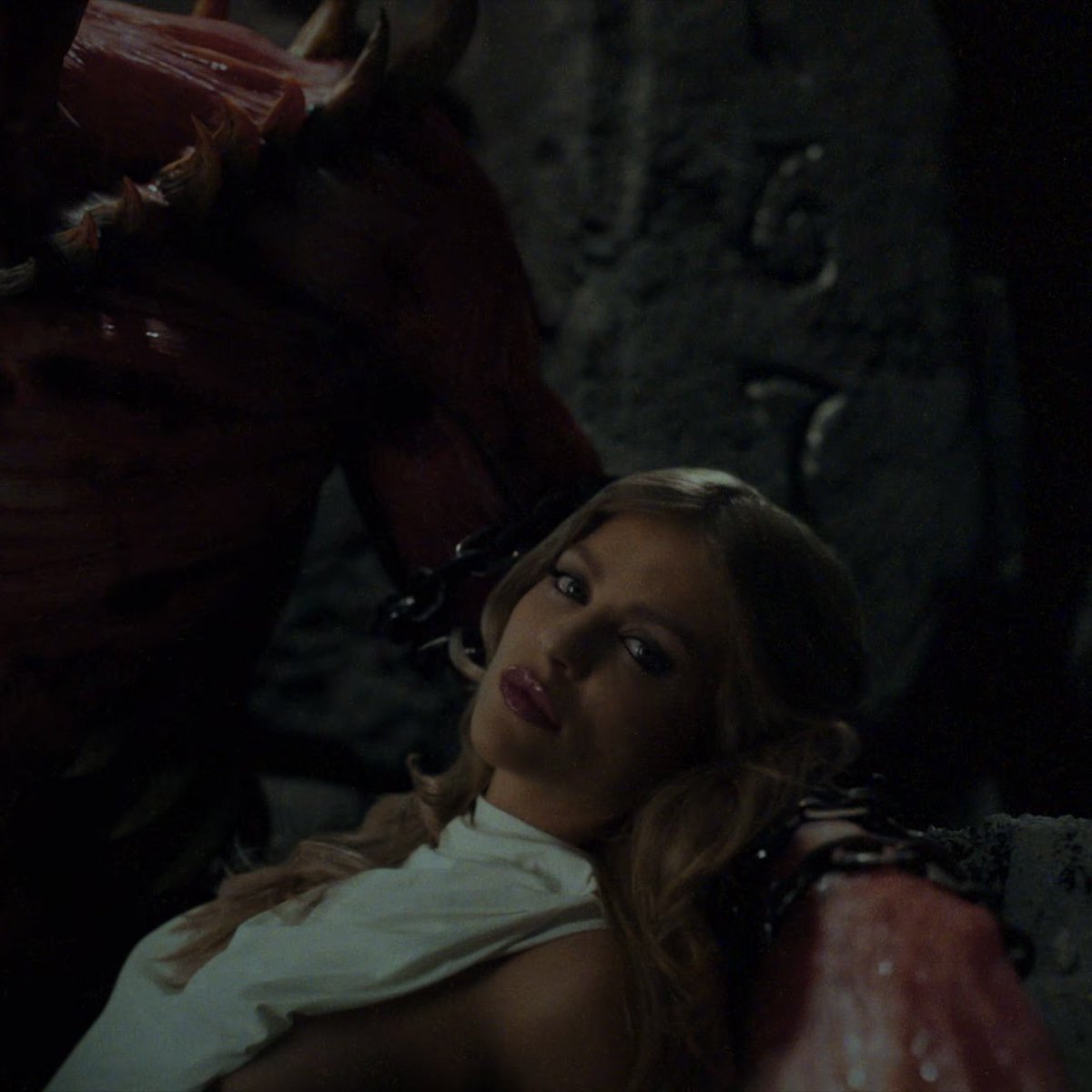 annalynne tweet media