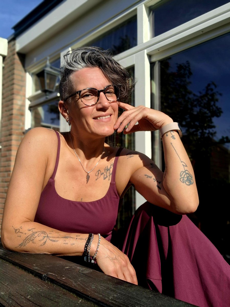 naugthy_witchy's tweet photo. Na een pittige 6 daagse werkweek vandaag even alles verwerkt.
In het zonnetje gezeten en nu genieten van mijn weekend! Morgen nog even een cursus maar dat mag de pret niet drukken.
#werkenindezorg #lifeistoshort #verpleegkundige https://t.co/CqOGXgI38G