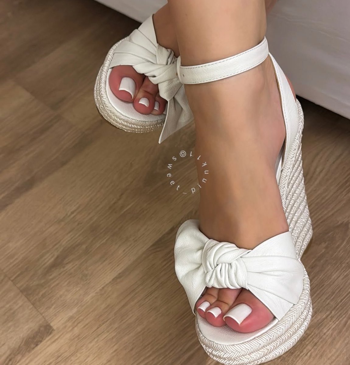 Loveli1Gorgeous's tweet image. 😍 @sweet_pinnk1 #wedgewednesday 🔥🔥🔥💅🏽👣💅🏽👣😈👅😈👅💦💦💦💦💦