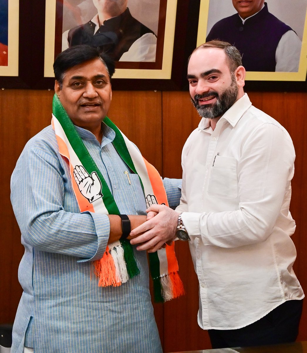 आभार एवं संकल्प

अत्यंत हर्ष और गर्व का विषय है कि मुझे 'संगठन बढ़ाओ, लोकतंत्र बचाओ' अभियान के अंतर्गत विराटनगर विधानसभा का प्रभारी नियुक्त किया गया है।
इस महत्वपूर्ण जिम्मेदारी के लिए मैं राजस्थान प्रदेश कांग्रेस कमेटी के यशस्वी प्रदेश अध्यक्ष आदरणीय श्री गोविंद सिंह डोटासरा जी