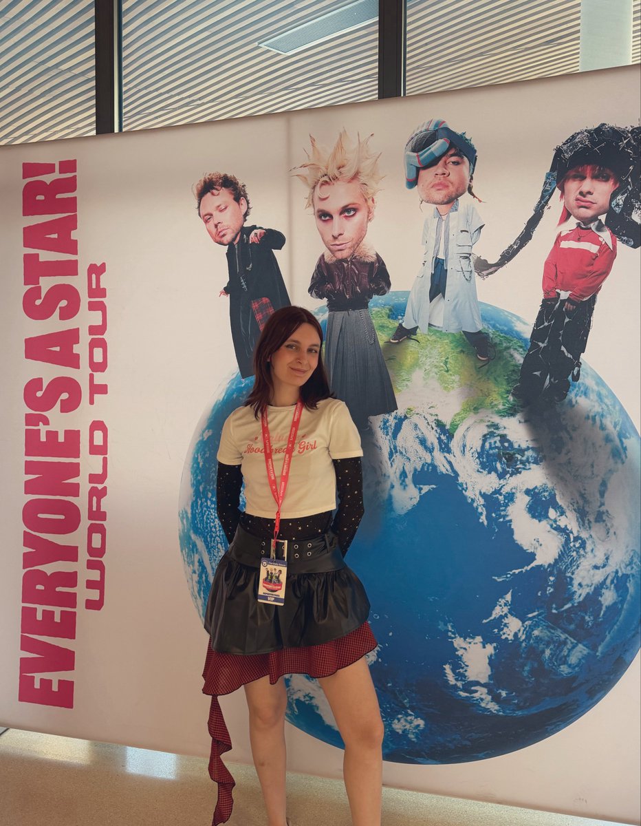 hoodbreakgirl_'s tweet image. today i’m seeing my no. 1 obsession ⭐️🩷 #ParisIsAStar #EASParis #EASTour