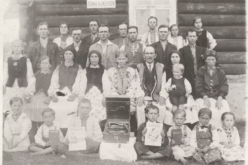 RohozinskiJ's tweet photo. #OTD in 1951,  the #Soviet NKVD deported 6,140 Jehovah’s Witnesses from the Ukrainian SSR to Siberia. Previously, nearly 400 people had been deported from the Byelorussian SSR, 1,675 from the Moldavian SSR and 250 from the Estonian SSR. #History https://t.co/EBo0uqEjCO