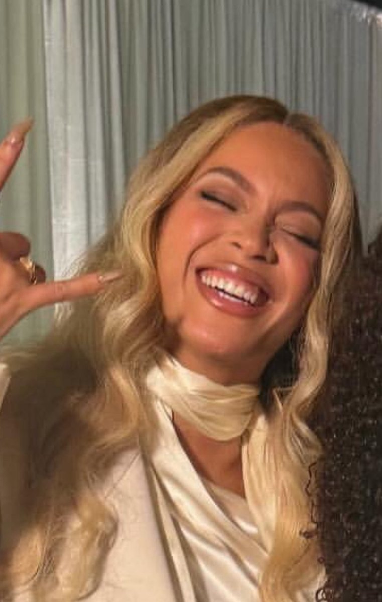 𝘽𝘼𝙍𝘽 𝙒𝙍𝙄𝙏𝙀𝙍 🖊️ tweet media