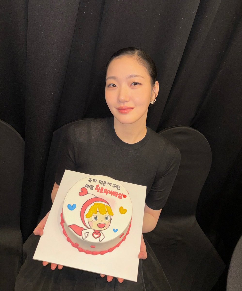 kim goeun with yumi and love cell cake 🥹

2021                                            2026