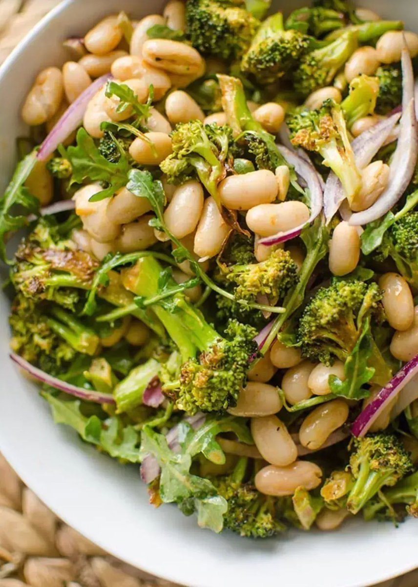 Living_Lou's tweet image. Have you made this smoky white bean and broccoli salad? Hop on over to @OntarioBeans to see this and other delicious recipes! 

RECIPE: buff.ly/3poDpy9
#ad #beans