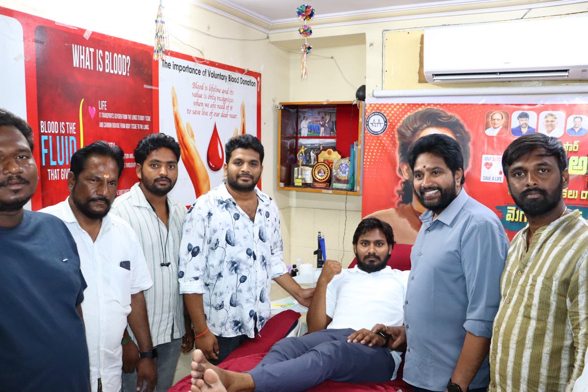 dodda_aa's tweet photo. ఐకాన్ స్టార్ @alluarjun జన్మదిన వేడుకలో భాగంగా నిర్వహించిన మెగా రక్తదాన శిబిరం.#HBDAlluArjun https://t.co/d9IpKQaJKR