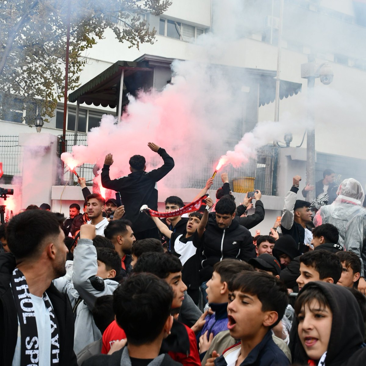 mackolik's tweet photo. 🏆 Batman Petrolspor, TFF 2. Lig Beyaz Grup’ta şampiyonluğunu ilan ederek 24 yıl sonra 1. Lig’e yükseldi! https://t.co/oQzxmjewKO