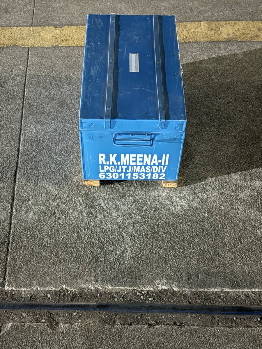 ShabarinathMay1's tweet photo. @DrmChennai @GMSRailway unattended box at Perambur loco works at 8.50 PM. Kindly look after https://t.co/AgpDidJgsO