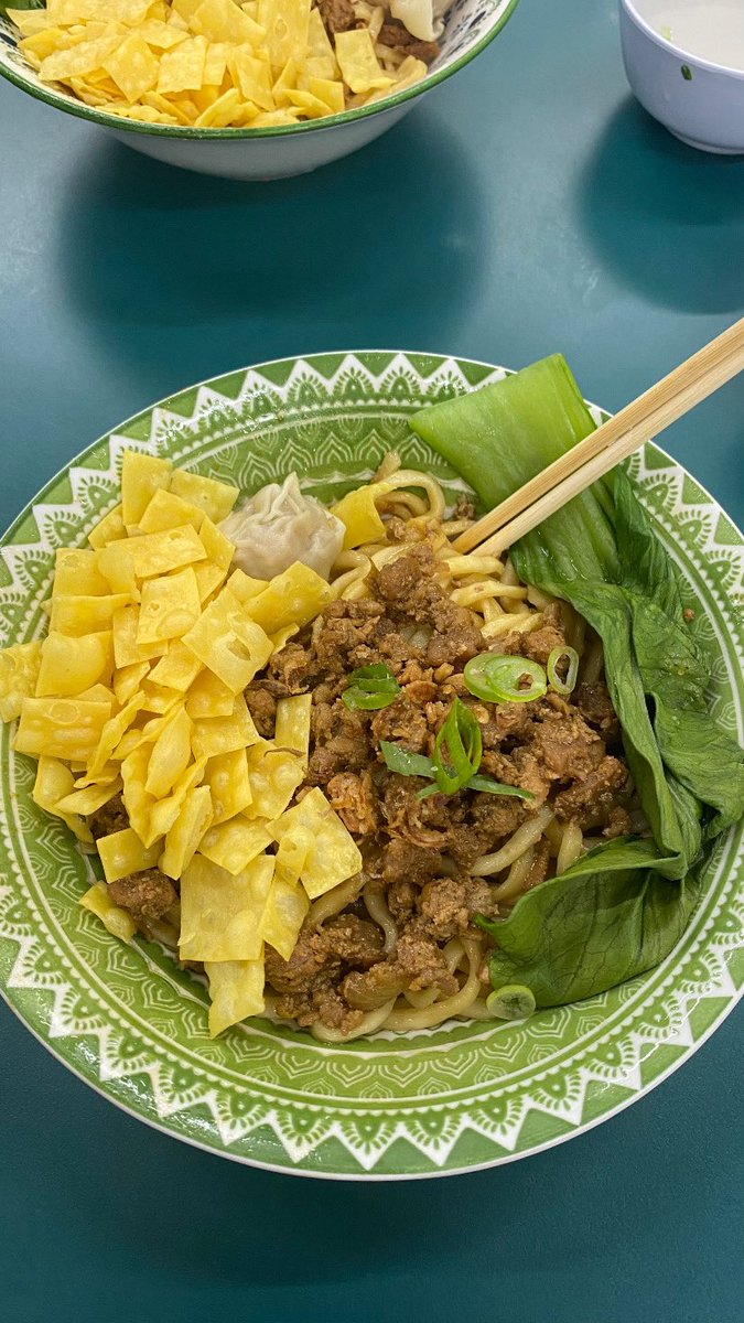 wwlicius's tweet photo. kayanya aku bs makan ini sehari 1x https://t.co/z2UL4DQMcM
