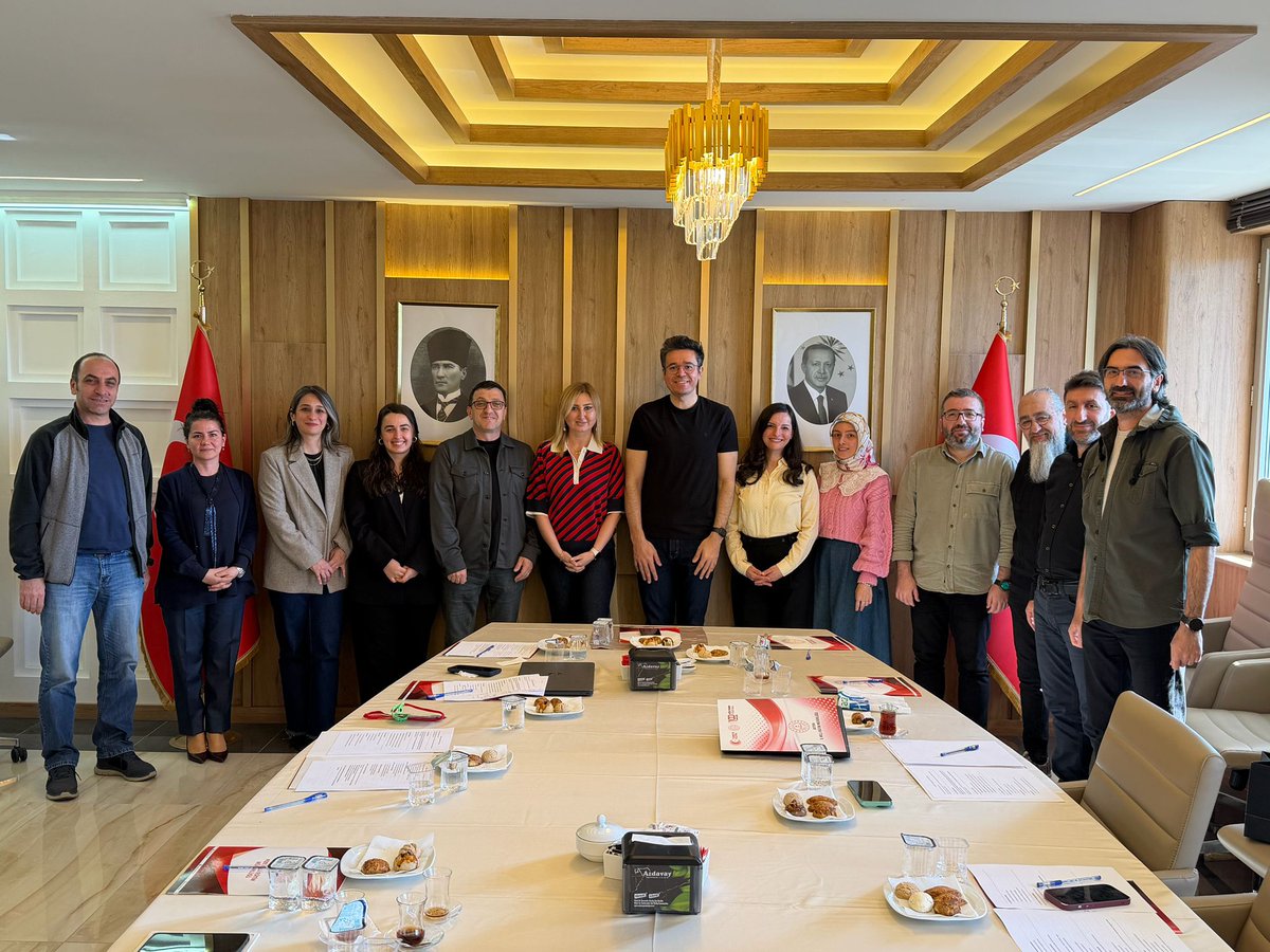 GumushaneArGe's tweet photo. AR-GE Buluşmaları kapsamında, "Çevrim İçi Ortamlarda Etik ve Güvenlik" teması etrafında bir araya geldiğimiz ilk yüz yüze toplantımızı MEB Strateji Geliştirme Başkanlığı Daire Başkanı Dr. Ayhan Öztürk'ün katılımıyla gerçekleştirdik. Bölgemiz için birlikte üretmeye devam ediyoruz. https://t.co/4JoCSsBcTP