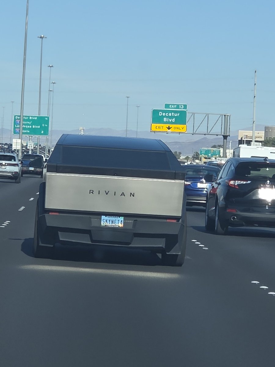 DZorzi7's tweet photo. @elonmusk new rivian https://t.co/upG8aTsE3Q