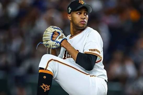 El derecho cubano Raidel Martínez consiguió hoy su segundo juego salvado de la temporada, en el triunfo 2x1 de los Gigantes de Yomiuri sobre los Carpas de Hiroshima, en la zona Central de la Liga Profesional Japonesa de #Beisbol. #Cuba #BeisbolCubano