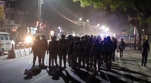 bstvlive's tweet image. मुजफ्फरनगर : मुजफ्फरनगर पुलिस ने किया पैदल गश्त

➡संवेदन,अति संवेदनशील क्षेत्रों में किया गश्त
➡3 थानों की फोर्स के साथ किया पैदल गश्त
➡सीओ,बुढ़ाना,शाहपुर,रतनपुरी पुलिस रही मौजूद
➡मुजफ्फरनगर की बुढाना कोतवाली क्षेत्र का मामला 

#Muzaffarnagar #PolicePatrol #SafetyFirst