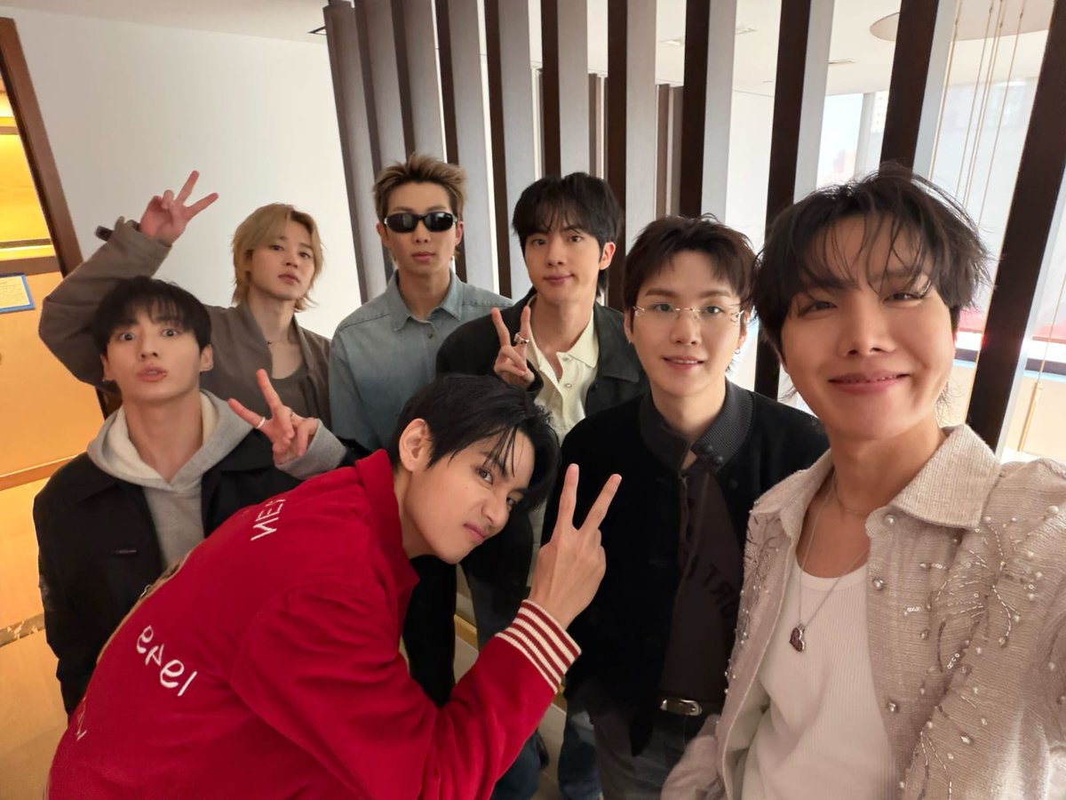 ⋆.˚🌷⋆방탄 ɪꜱ ʙᴀᴄᴋ ⟭⟬⁷˚⋆⊙⊝⊜⋆ tweet media