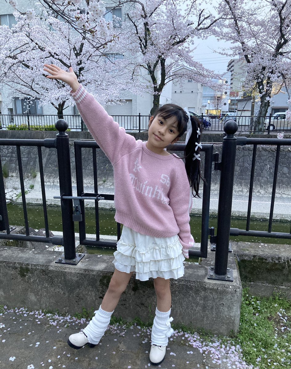 karen3572's tweet photo. 塾の帰りに
少しだけお花見に行ったよ🌸

お気に入りのニット
#ピンクラテ だよ💕
@_pink_latte

#桜 #花見
#ピンクラテ 
#テアトルアカデミー
#テアトルアカデミー名古屋校
#キッズモデル #子役
#cherryblossam
I wanna be an #idol and a #musicalactor 
#kidsmodel https://t.co/D3ltPstrZH