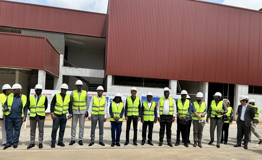 Angola🇦🇴 will launch its first gold refinery in the first half of the year.

The move aims to reduce reliance on oil and diamonds.

Diamond prices remain under pressure globally, pushing diversification.

The country is expanding into minerals critical for future industries.