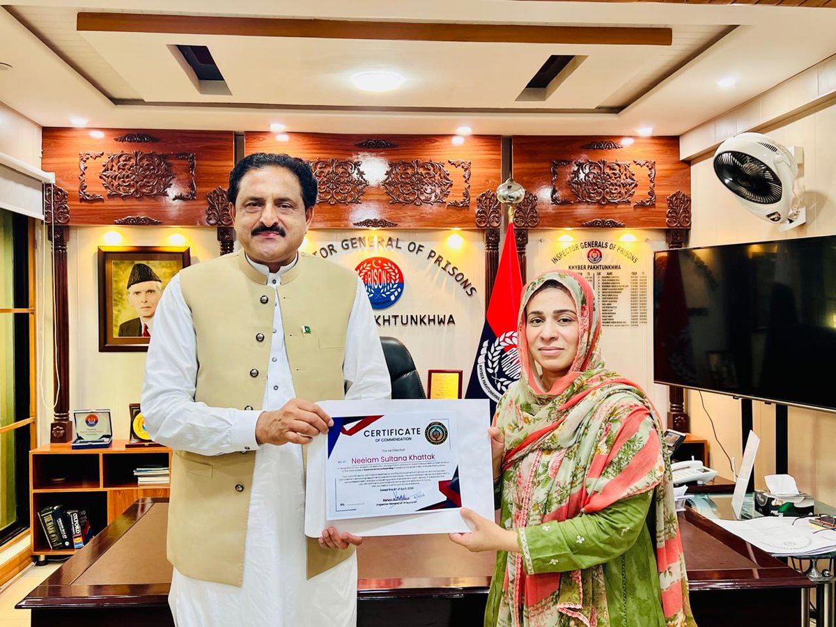kpkprisons's tweet photo. IG Prisons KP, Mr. Rehan Gul Khattak, distributed commendation certificates to officers for outstanding performance under the Good Governance Road Map. He urged the team to maintain dedication and enhance service delivery for the department &amp; province. https://t.co/1xqHDG9y4E