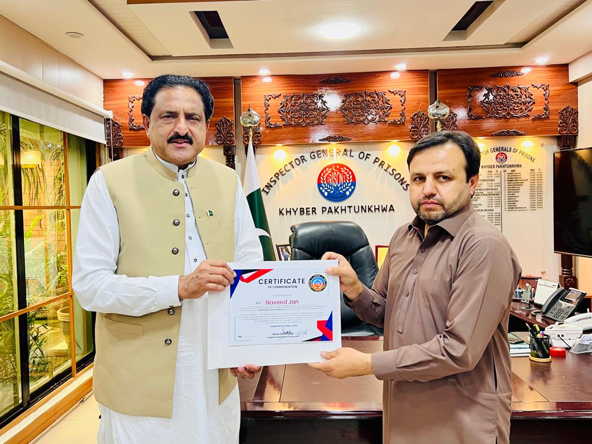 kpkprisons's tweet photo. IG Prisons KP, Mr. Rehan Gul Khattak, distributed commendation certificates to officers for outstanding performance under the Good Governance Road Map. He urged the team to maintain dedication and enhance service delivery for the department &amp; province. https://t.co/1xqHDG9y4E
