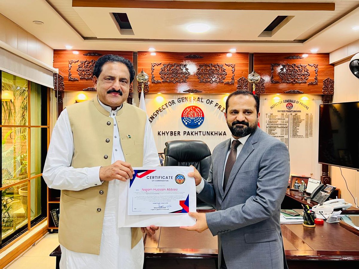 kpkprisons's tweet photo. IG Prisons KP, Mr. Rehan Gul Khattak, distributed commendation certificates to officers for outstanding performance under the Good Governance Road Map. He urged the team to maintain dedication and enhance service delivery for the department &amp; province. https://t.co/1xqHDG9y4E