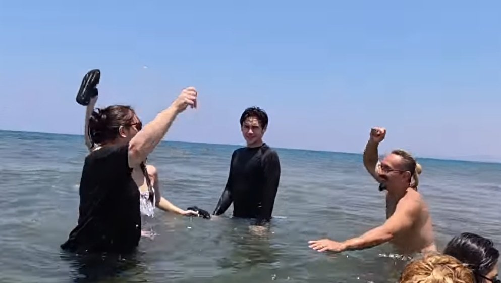 Mon Chéri tweet media