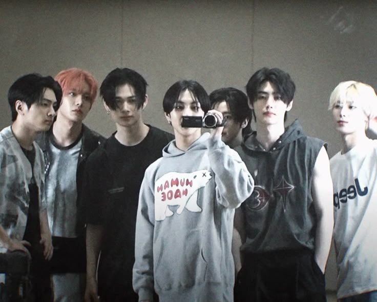 MOTORES 🗣📢
Buenos días a todos, hay cambio de tags diarios 👇🏻
#WE_LOVE_HEESEUNG
#ShoutOutToENHYPEN

Son de mucho amor y apoyo que debemos darle a cada uno de ojos miembros así que vamos a organizarnos y subir esas tendencias 🤍✨️