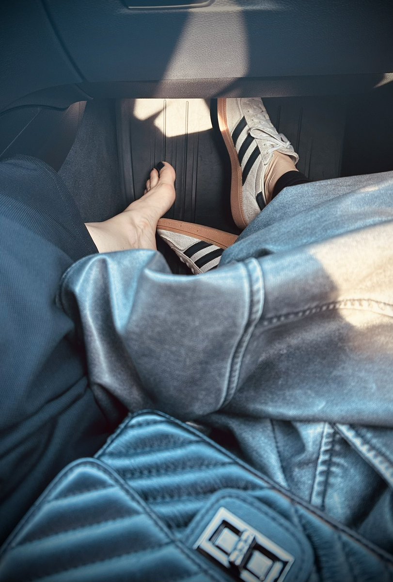 cleasphere's tweet photo. Auf dem Weg zum Cashmeet. 

I lOVE IT! 🖤🖤💸

@curiousfindomme @rtfindomgerman @rtfindomger @findomhome @FindomPromo_RT @Findompromo_7 @rtfindomxx @findom1_w @findom4feet @FootParadiseRT @femdompromo1 @rtfeetdom @Feetslavesss @rtfemdom1 https://t.co/hUcoTy3LWZ